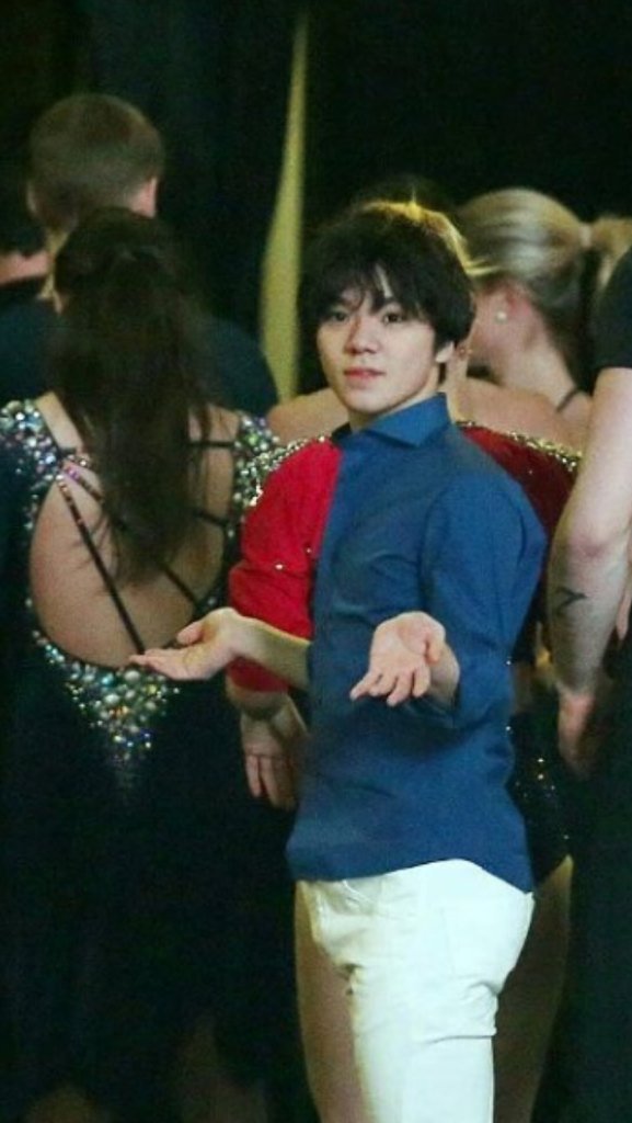 Why_Shoma_Why's tweet photo. Me, last year, watching gpf for the first time
Vs
Me, now, watching gpf knowing all that is happening https://t.co/dZvVKRNDlO