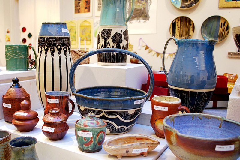 Tulane's tweet photo. Unique gifts aplenty at campus holiday sale! For a preview of the @NewcombArt Holiday Studio Sale, check out this video by @SallyAsher727    https://t.co/2xpmzln1es #tulane #art https://t.co/IptMqy1Pqw