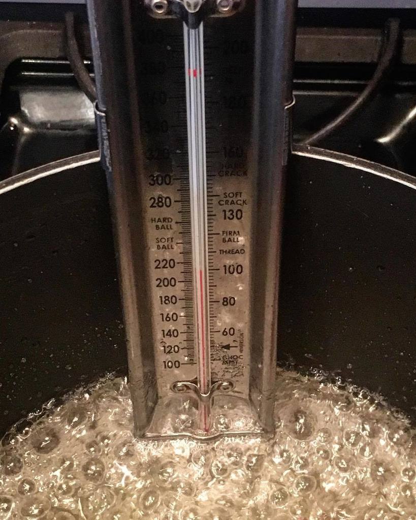jlwatts99's tweet photo. Christmas Macro - making candy #cy365 #teamwatts365 #candythermometer #familytradition #makingcandy 344/365 https://t.co/YEVT1UBbhW https://t.co/vpXd7Brk64