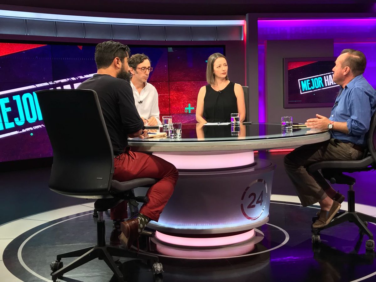MH_TVN's tweet photo. ¿Qué pasará con los votos del Frente Amplio? ¿Crees que serán claves en esta segunda vuelta? Opina con nosotros usando #MejorHablar. https://t.co/1XQPuXECIi
