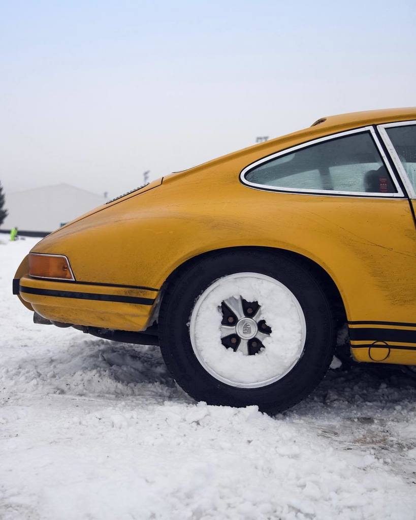 sammooresphoto's tweet image. My mission tomorrow is to take some photos in the snow. It’s a shame none of the cars have winters on at the moment. #911sm was an absolute beast on the ice and snow. #uksnow