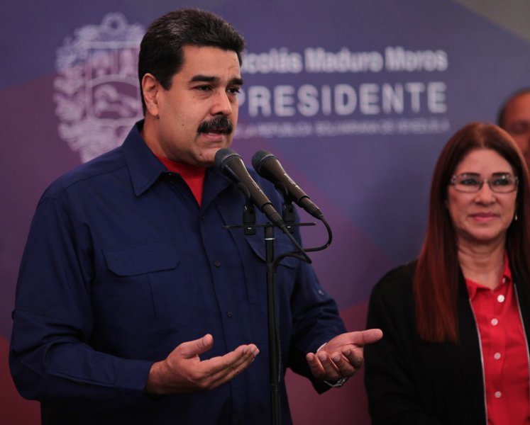 ELECCIÓN N°24 en 18 AÑOS...
<a href="/NicolasMaduro/">Nicolás Maduro</a> "Si quieren conocer lo que es democracia, vengan a Venezuela, vengan a ver la cultura y ética política del pueblo"