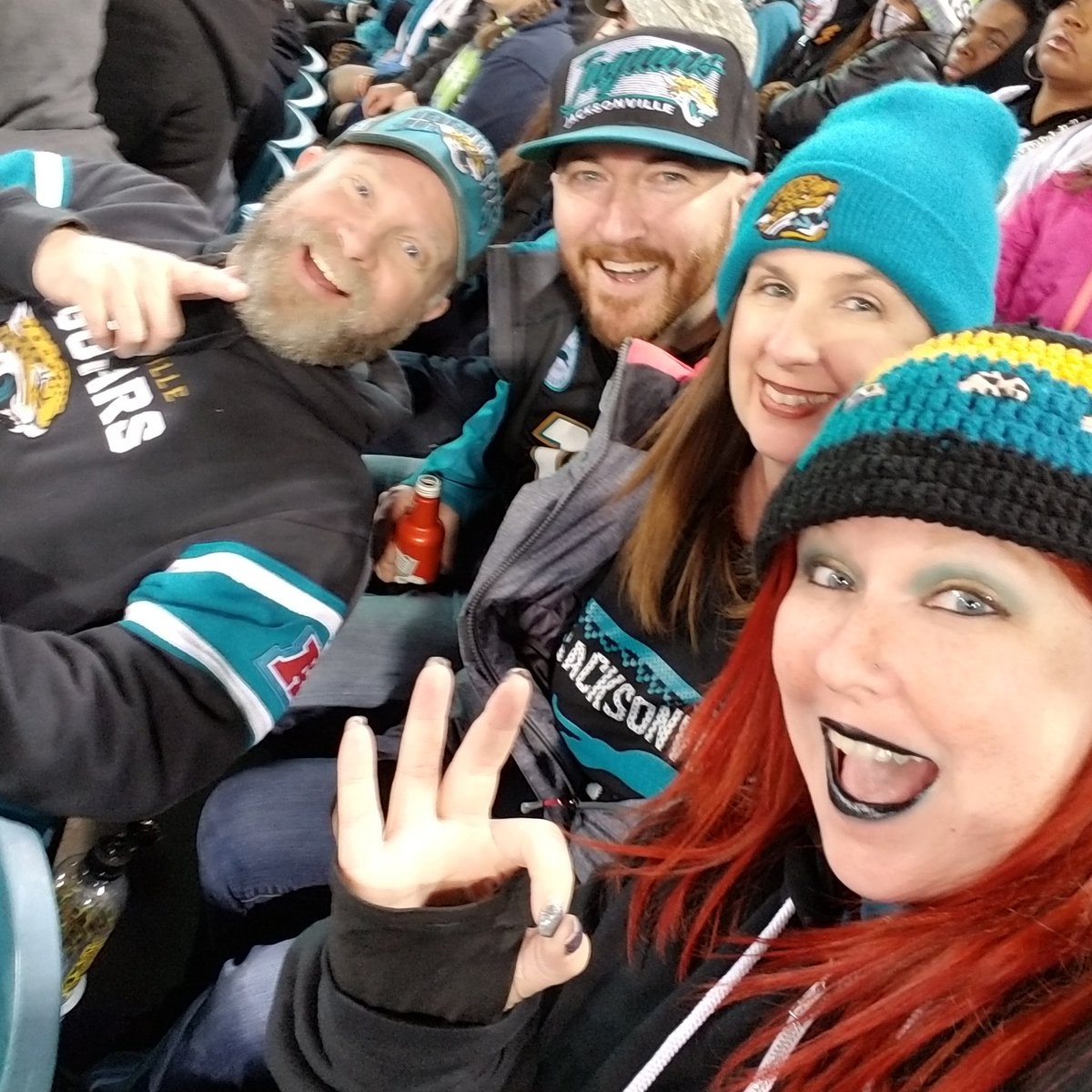 jpaw1002's tweet photo. #202crew is lit tonight #duval #dtwd #Jaguars #SEAvsJAX https://t.co/PB0LVt3nzA
