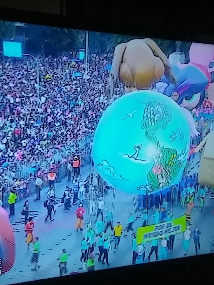 EscobarFrez's tweet photo. Que lindo ver este #ParisParadeEnEl13 una emocion muy grande https://t.co/dsBc8PCv1i