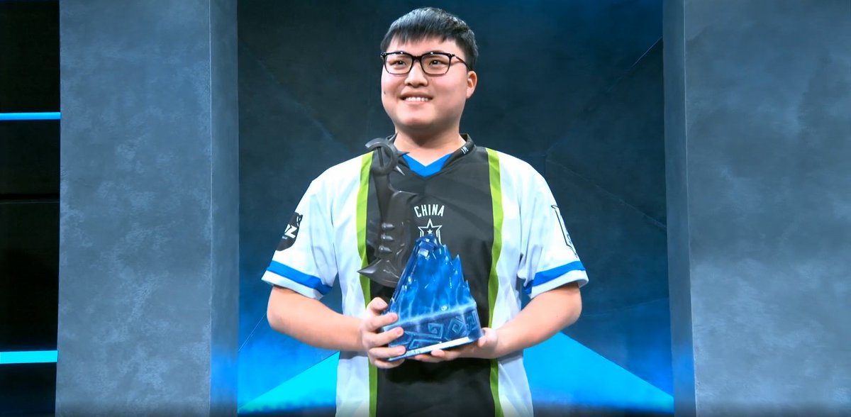 LoL_WorldEvents's tweet photo. Your 2017 1V1 Champion from the LPL Chinese All-Stars, Uzi as he manages to defend his crown #AllStar2017 #LPL #CNWIN https://t.co/FdOpG69C3y