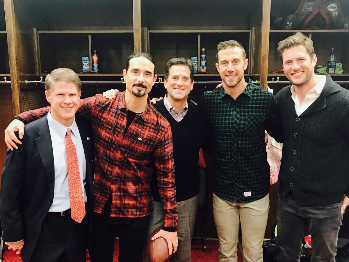 kevinrichardson's tweet photo. Thank you Hunt family for an incredible #SundayFunday ! Congrats @Chiefs ! #AlexSmith #ChiefsKingdom #NFL #AFCWest https://t.co/Nt7LpP2STn