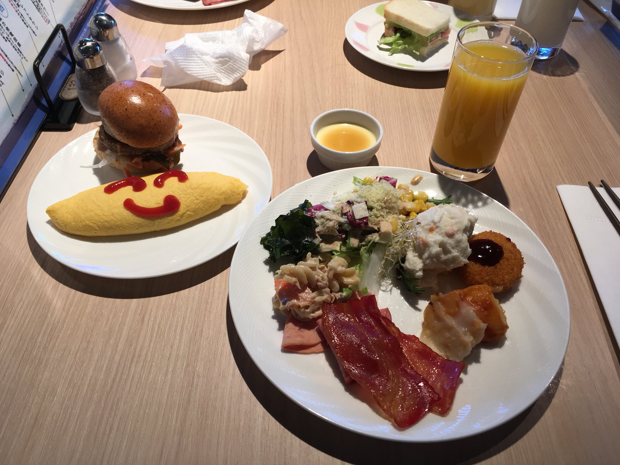 تويتر りょうくん على تويتر 東京ディズニーリゾートオフィシャルホテル 東京ベイ舞浜ホテルクラブリゾートにて朝食 中 ミニハンバーガーが美味しいですよ 東京ディズニーリゾート 東京ベイ舞浜ホテルクラブリゾート T Co Cdntjzpyh6