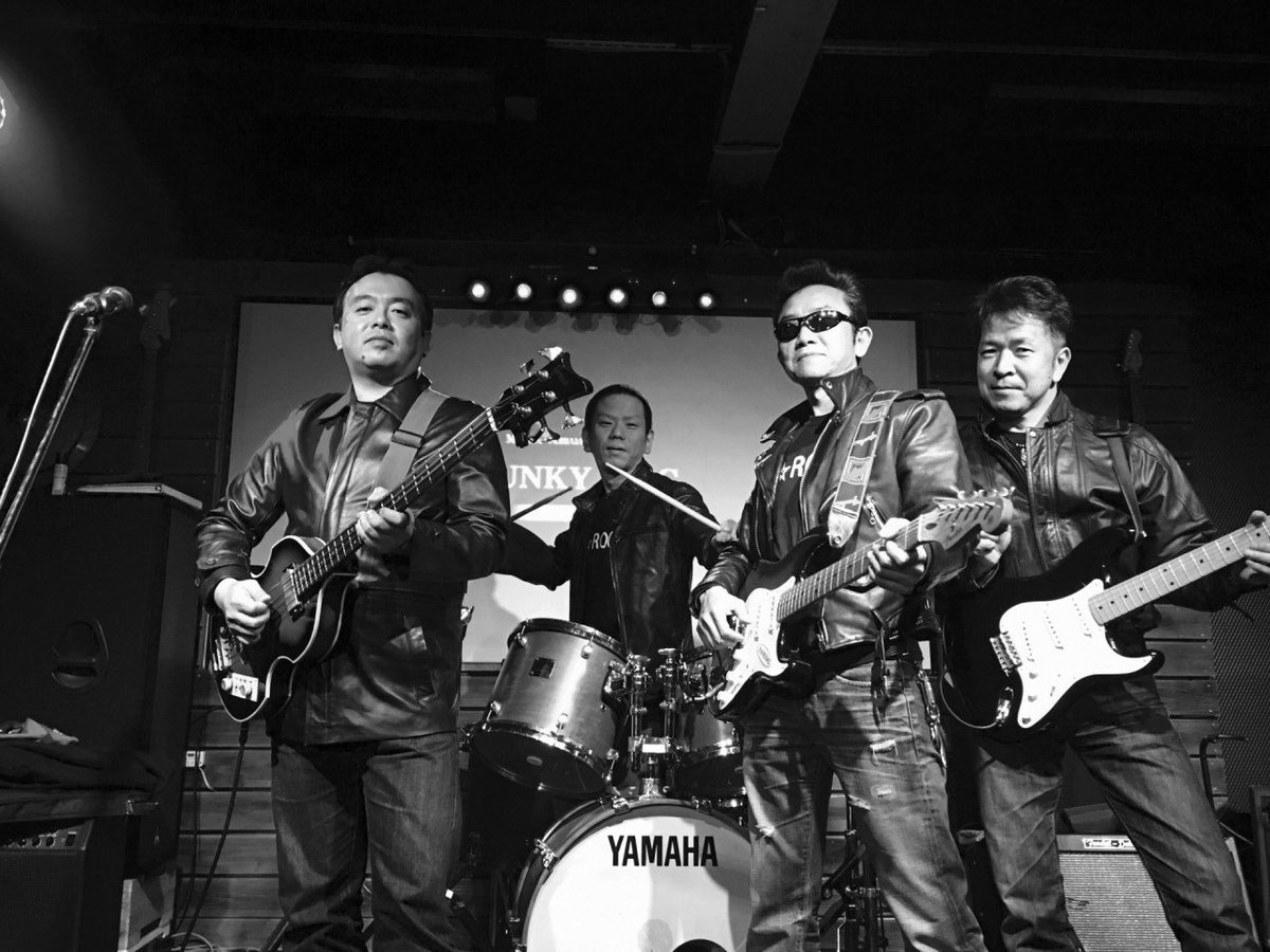 kuruon_kurume's tweet photo. 第５回「くるめライブチャレンジ2017」（12/17）の出演者紹介。
◆E☆ROCKS（いー・ろっくす）≪Gt&amp;Vo／時里洋一、Gt&amp;Vo／北島之成、Ba&amp;Vo／古荘忍、Dr／山本裕也≫[ロック]

https://t.co/PYfszQTJ9f

#くるおん #くるめライブチャレンジ #久留米 #EROCKS https://t.co/mOaCWB6Oj3