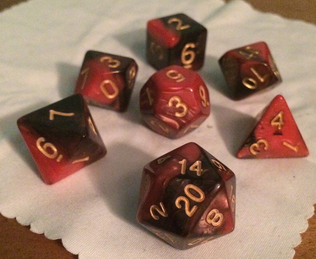 emilyischeeky's tweet image. I'm doing a dice giveaway to celebrate getting 500(+) followers! Retweet to enter and I'll choose three winners on December 18th! If you win you will receive one of the sets pictured here. Thank you all for following me! #DnD #dnd5e #Dice