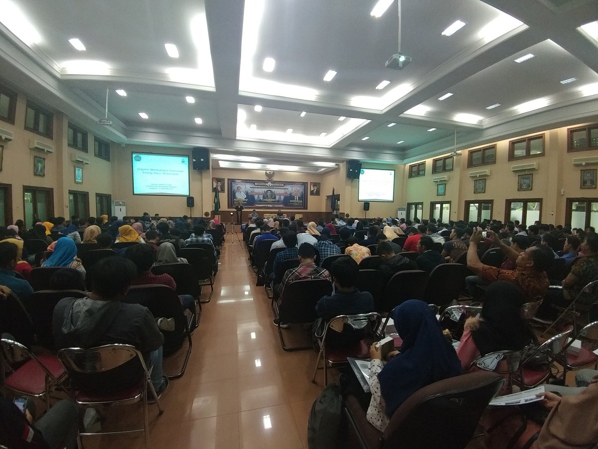 sudirmansaid's tweet photo. Bersama Pak Susilo Widodo menjadi pemateri pada Seminar Nasional Energi Baru Terbarukan yang diselenggarakan BEM FT Universitas Muhammadiyah Surakarta.  @campusums @AgendaSOLO @sekitarSOLO @PEMKOT_SOLO @SoloUpdate https://t.co/ELWgNi8ncO