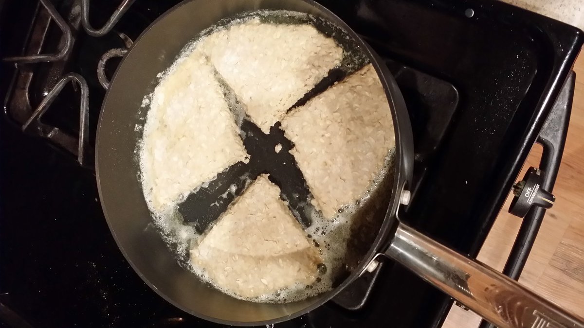 OutlanderC's tweet image. Hers and ours, we didn't have a cast iron pan, but they turned out great 😄😄