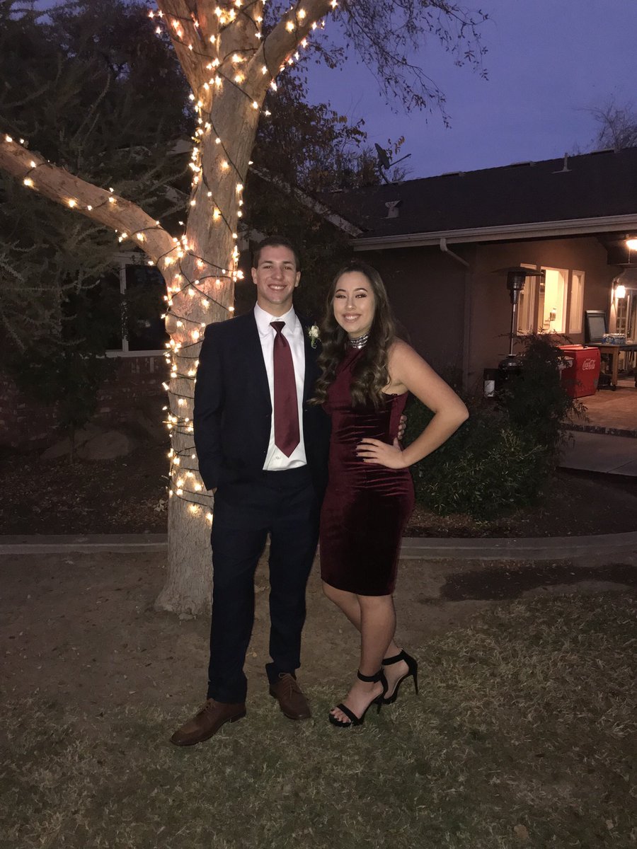 kaylaantiporda's tweet photo. last night is definitely going down in the books💗 #Formal2k17 #lemooreyb18 https://t.co/kmgE3yISW9