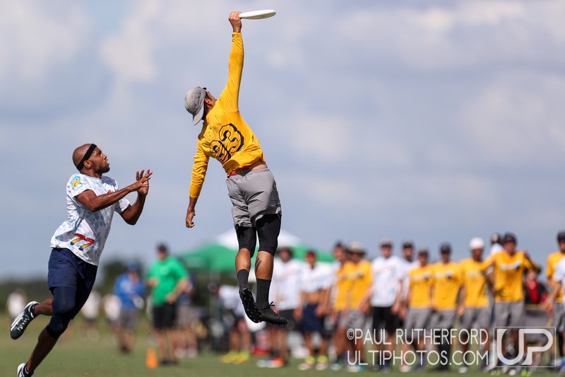 UltiPhotos's tweet image. Congratulations to Paul Rutherford for winning the @SAVAGEultimate sponsored award for the @USAUltimate Club Men's Action Photo of the Year!