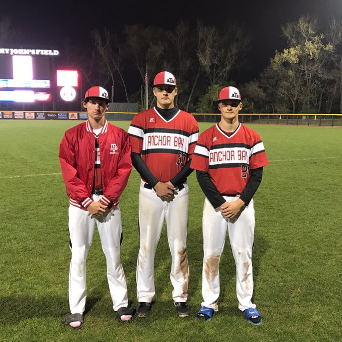 evanmiller_16's tweet photo. Happy birthday brother @ColeQB18 #steviebs #abshot #tommyjohn #dongo #foosball #blackmanhops #jewish โค๏ธโค๏ธโค๏ธ https://t.co/0jRUK0Xayl