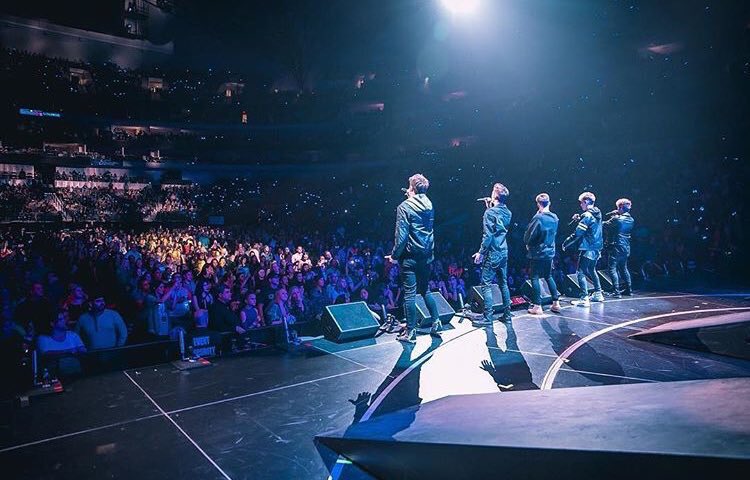 ROCKSTARM4D3's tweet photo. went from being in the crowd to looking at the crowd https://t.co/AwIip9OnFe