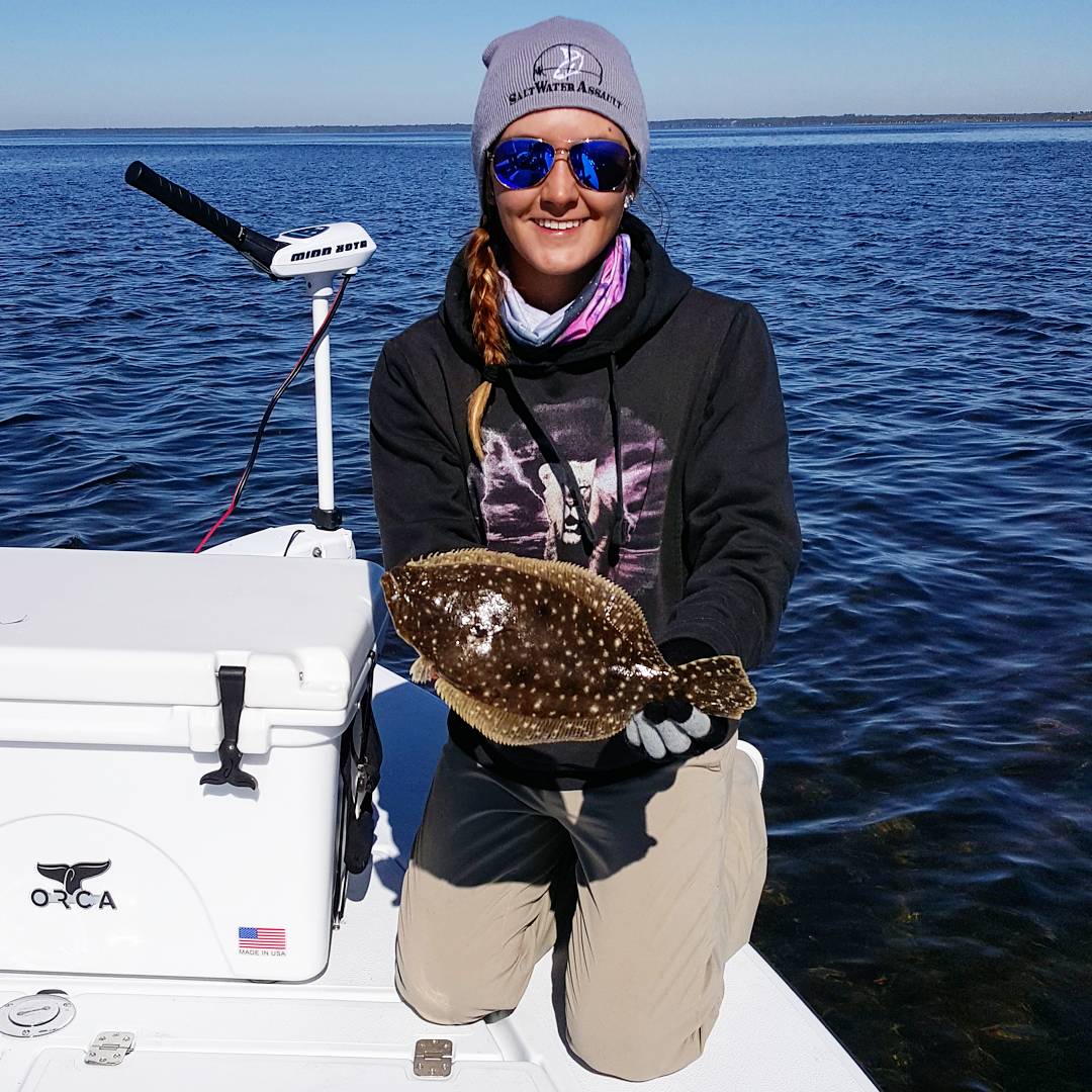 v_for_vanessaa's tweet photo. ❄ COLD ASS FLOUNDER FISHIN! ❄ it was a cool 30°F in the morning and a high 45°F and breezy all day ❄
#redtailrepublic #flounder #orcacoolers  #wavequeen #girlswhofish #saltlife #Steinhatchee #florida #ladyangler #fishing #maverick #minnkota #floridafishing #floridagirl https://t.co/Q1YZzMcm60