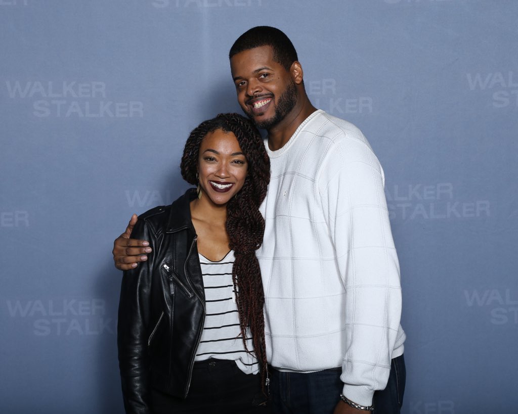 Ult_WirelessEnt's tweet photo. With @SonequaMG #sasha #twd #WSCNewJersey beauty and brains very down to earth ππΎππΎππΎ #ultimatewirelessEnt @WalkingDead_AMC https://t.co/OzzIk8qIko