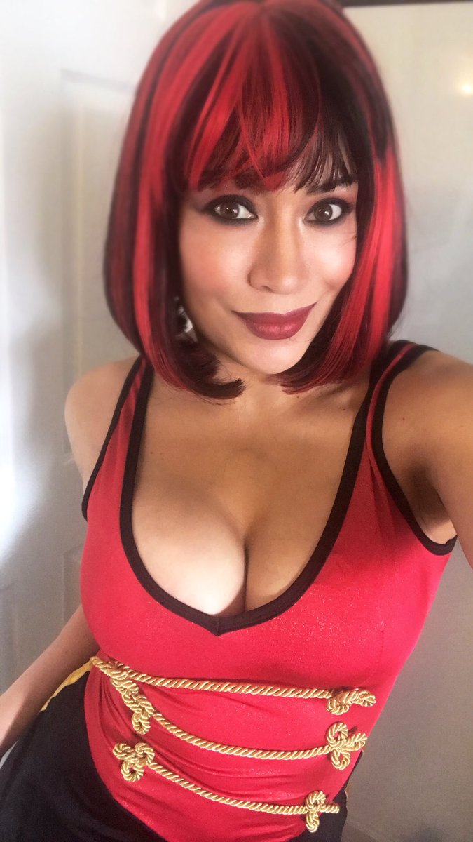 RealMelina's tweet photo. This is on my Snapchat &amp; Instagram stories but I had to share this on Twitter. I went from a Crazy Nutcracker to a regular one. Just for December. In January, I'm back to crazy! 😜💃🏻

💋 Happy Holidays!!!🎄 https://t.co/JJ2QBQo2aq