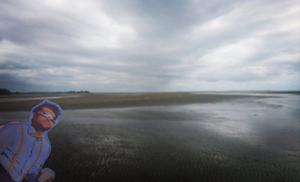 LostinRandom's tweet image. #FlatMisha hanging out at Nudge Beach, in not-so-sunny Queensland, Australia. Shame the weather wasn't better!
#messinwithmisha @mishacollins