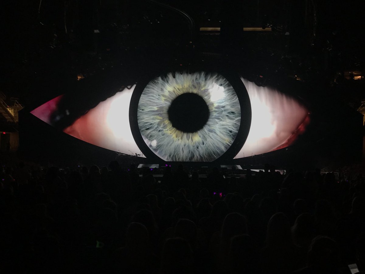 NEOMusicScene's tweet photo. @katyperry is about to be on at @TheQArena https://t.co/0j2tUOEs6F