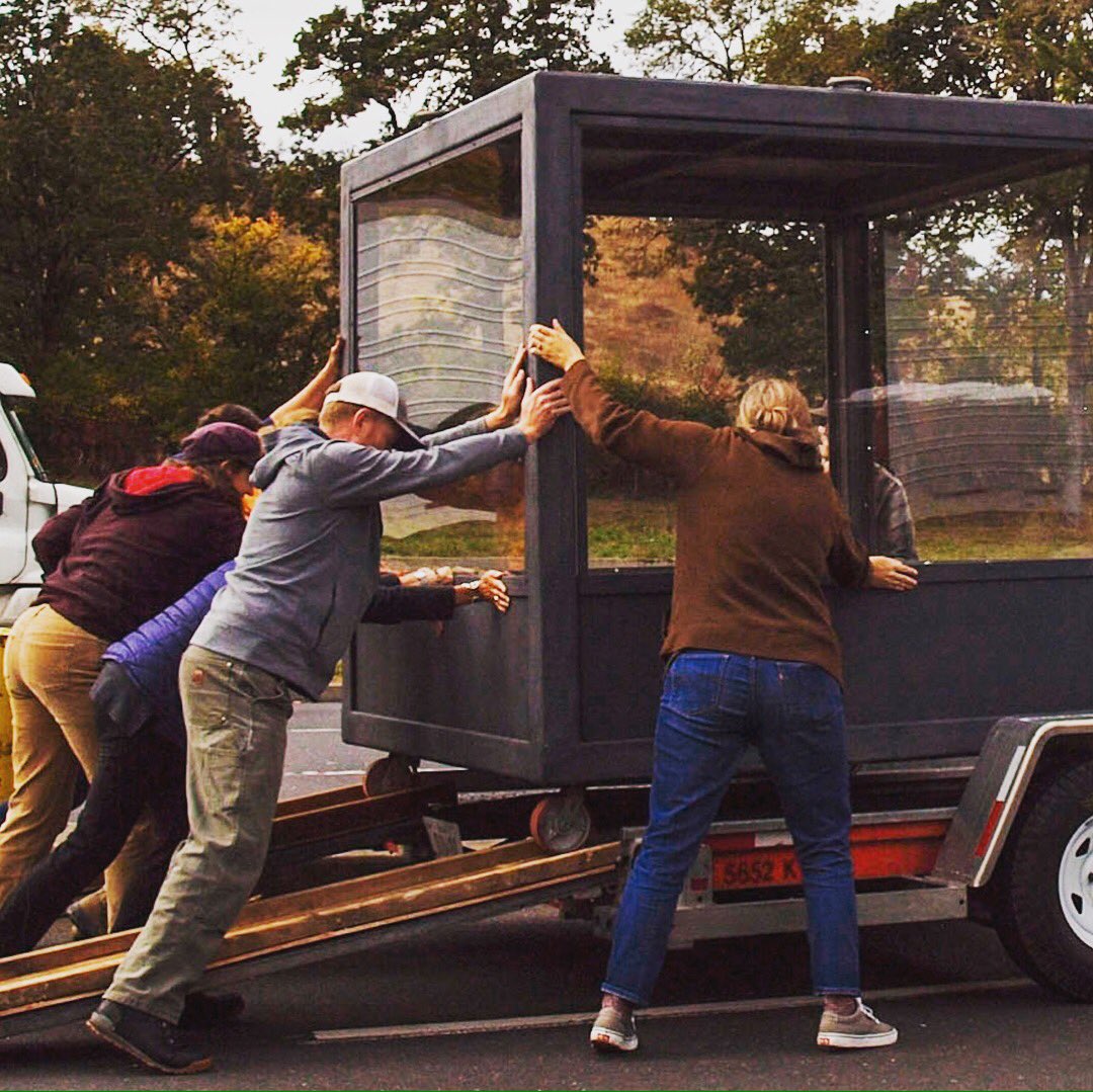 grayspaceproj's tweet photo. GRAY SPACE is much more than a cool art box on wheels: GRAY SPACE is a group of artists who regularly come together to support each other in experimentation, exchange and dialog #oregonartist #grayspaceproject #artistcollective @artwritebook https://t.co/rovXpOLbOU