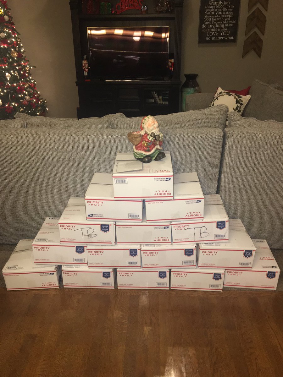 vernscotty's tweet photo. My Spanish club and Sp.3 students adopted 2 teen boys from Puerto Rico for Xmas. My students were so generous that we need to adopt more kids to send the extra boxes to.  So blessed to have such amazing students.  Titan💙 https://t.co/3GWhpeygxH