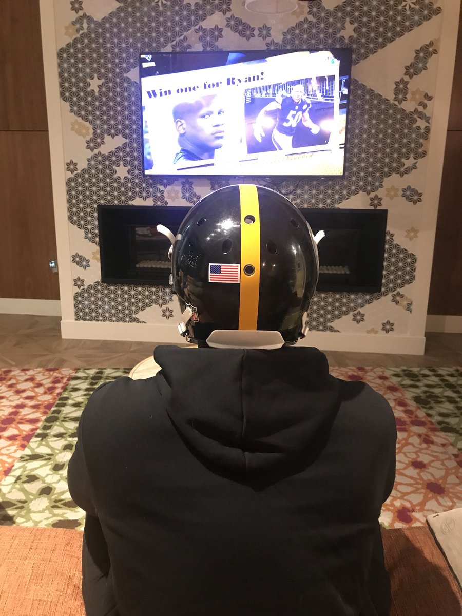 TeamJuJu's tweet photo. Gametime...ready to go 😂🙌🏾 https://t.co/mQmjoRoaMS