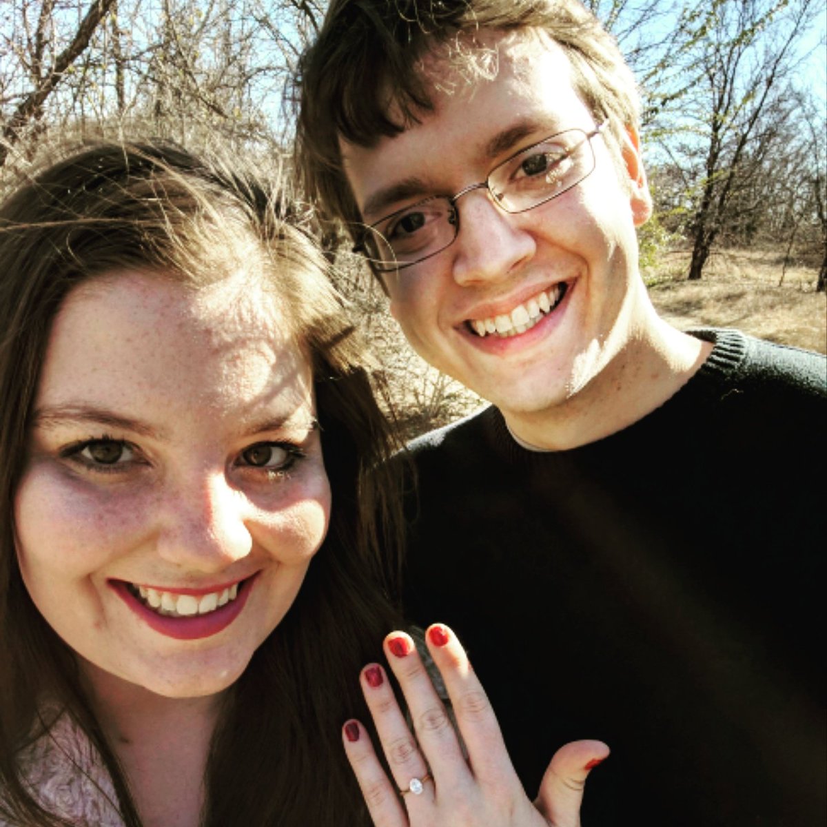 LindserzLibrary's tweet image. Officially decided to become best friends for life. #HaperlyEverAfter