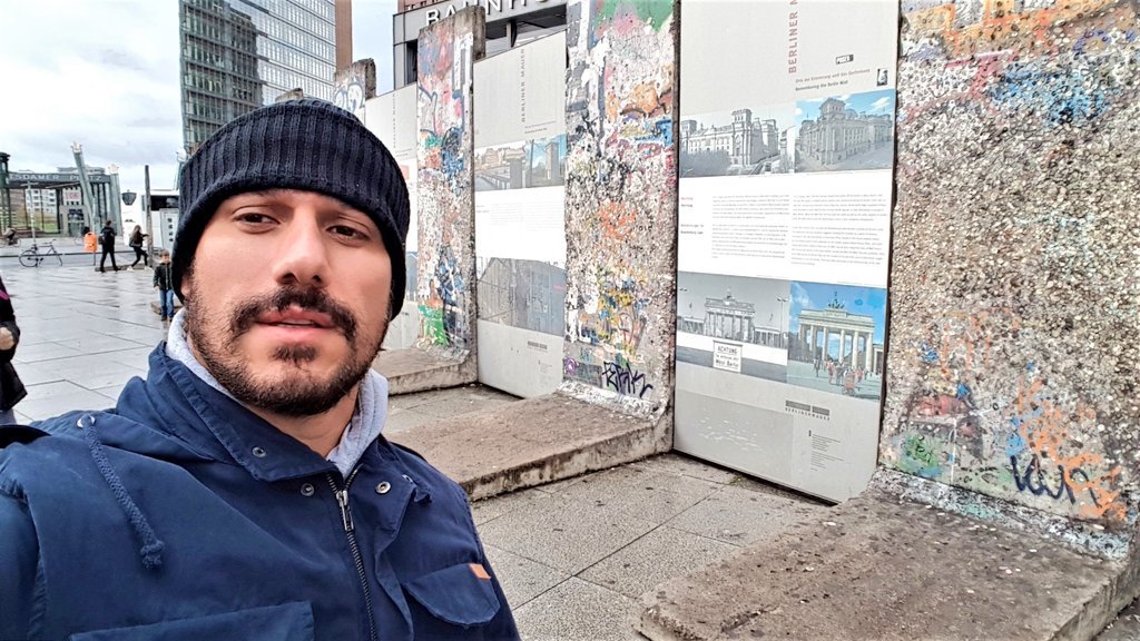 JoelSepelJOELSE's tweet photo. #Berlin #berlin🇩🇪 #Berlino #Germany #germany🇩🇪 #Germania #Singer #Rockero #RockSinger #Performer #joelse #JoelSepel #joelesepel #JOELSE #Dreamer #best #musician🎸 #Cantador🎤 #Cantador #Talentuous #ComposerSinger #ItalianSinger #CRUMBLENOT #Chanteur #Sänger #ALPHA #Vocalist🎙 https://t.co/BI3uwn6S30