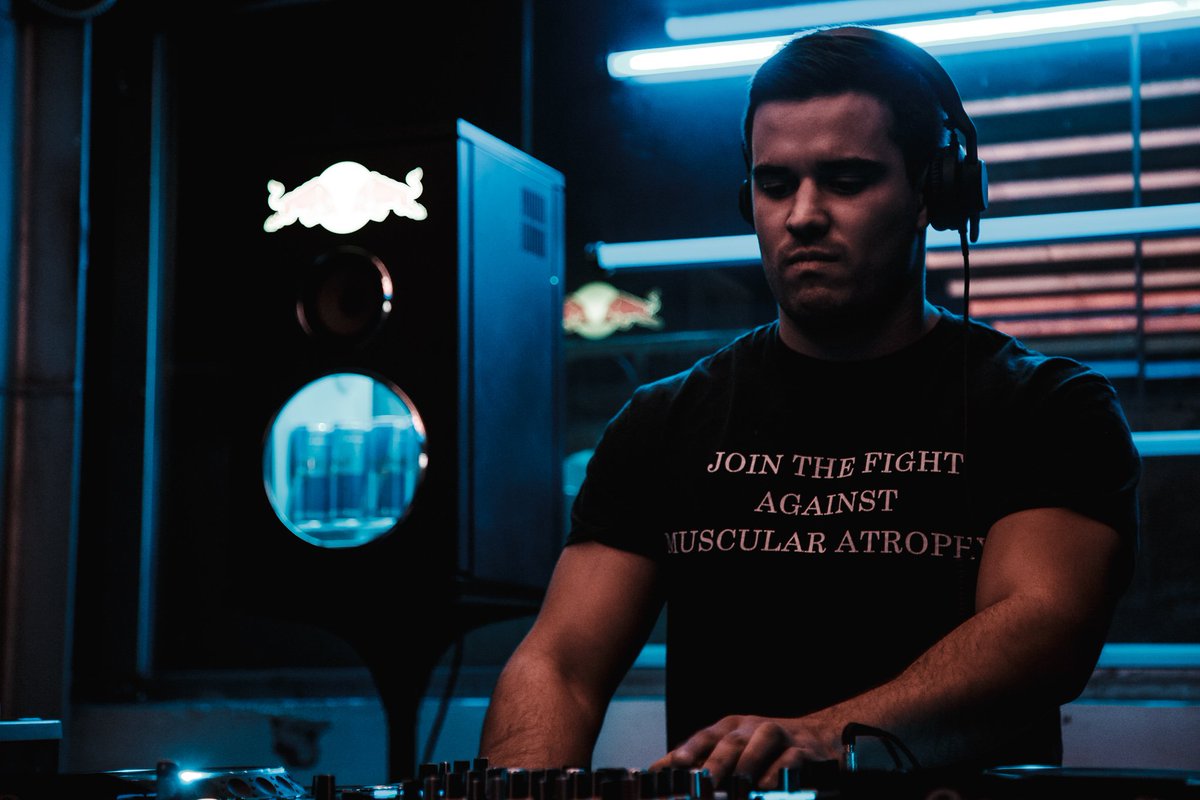 DistritoGlobal's tweet photo. ¡QUÉ RAVE!
Gracias a @redbullMEX por ayudarnos a hacer posible #CintaNegraIII con el maestro de maestros: Juan Atkins.
#DistritoPresenta https://t.co/4nvLJRzMmJ