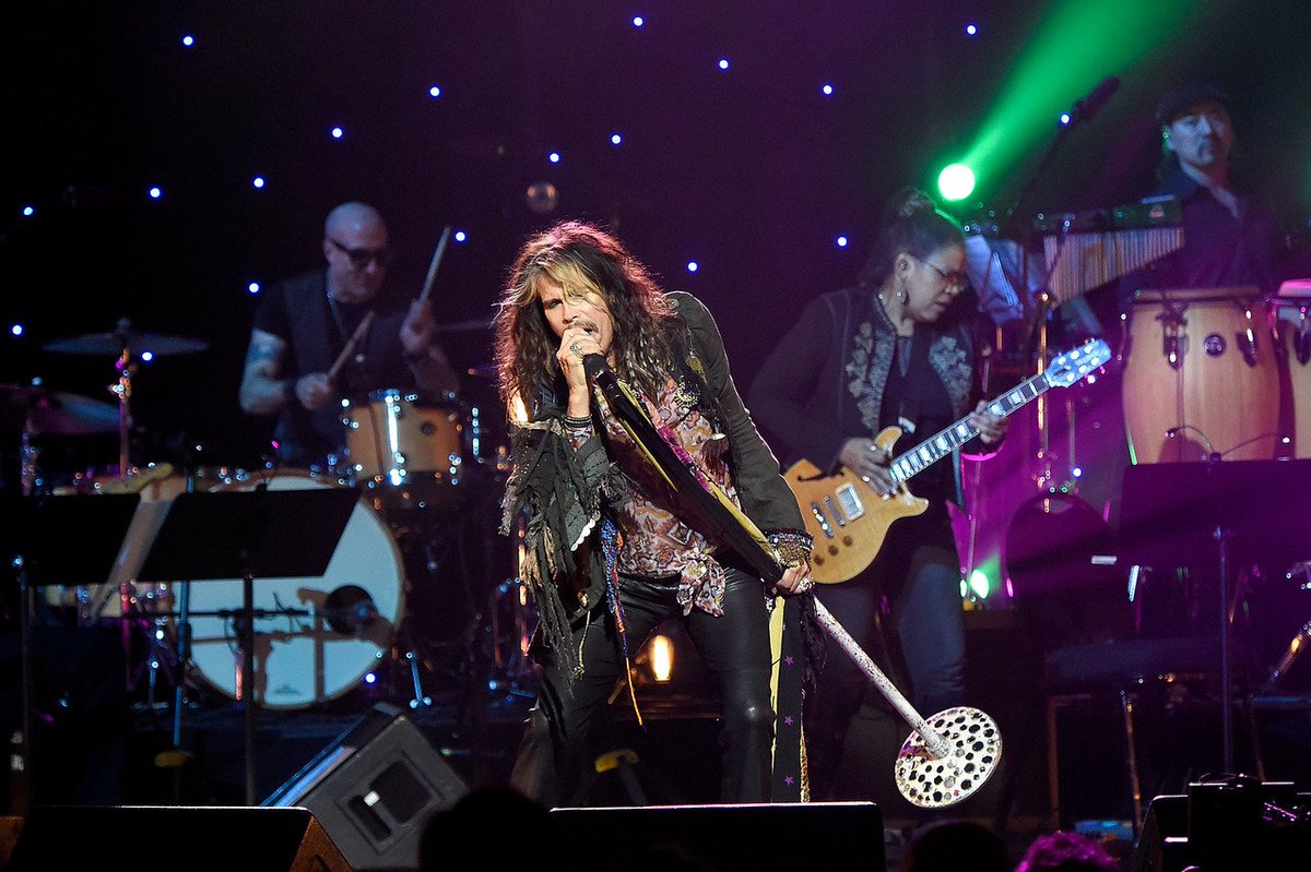 Steven Tyler helping everyone “Come Together” at #JohnLennon75