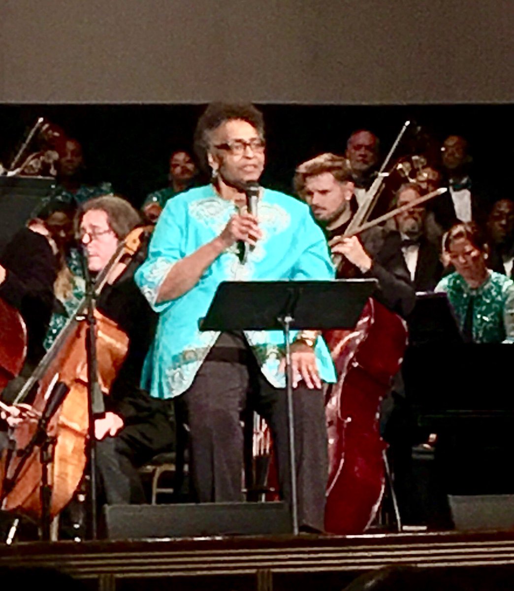 jeanquan's tweet photo. #Oakland # Paramount rocked w/holiday spirit as #OaklandSymphomy BreakBread Concert blends #Handel’s #Messiah sung by 4 choirs, #LindaTillery &amp; #OaklandInterfaithGospelChoir #Kugelplex #OEBS #VocalRush Next  #WKamauBell ‘s Playlist 1/14  may also sellout https://t.co/eNnLNpmDhq https://t.co/jQSCjf67rO