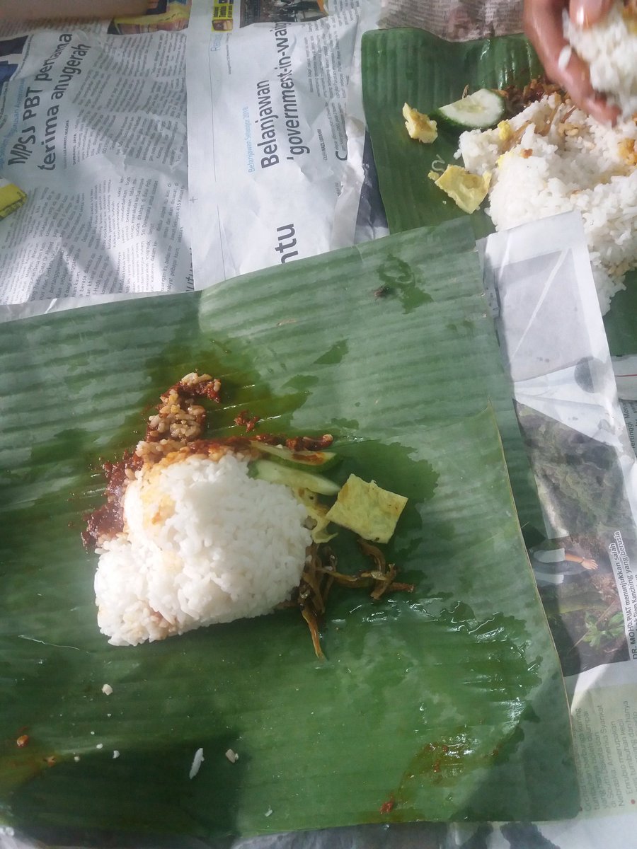 WahyuYordan's tweet photo. Pagi berkualiti dengan nasi lemak telur sim card https://t.co/t5Y8FzWRKM