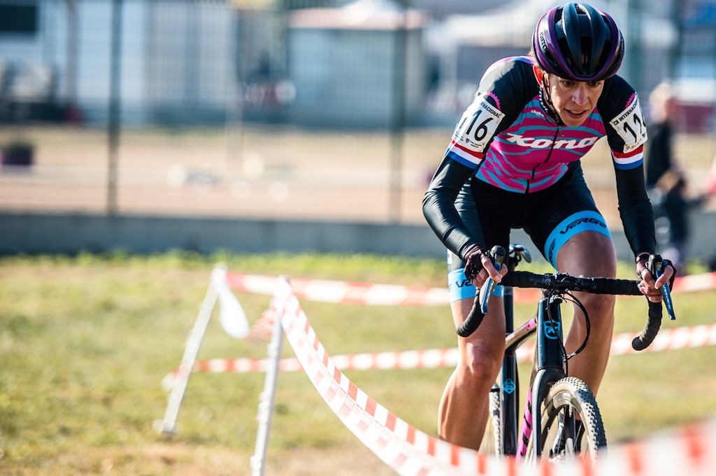 How can it be that one of the world's best 'cross riders has no title sponsor for next season? <a href="/iancleverly/">Ian Cleverly</a> talks to <a href="/CXHelen/">Helen Wyman</a> bit.ly/2nK5Rys