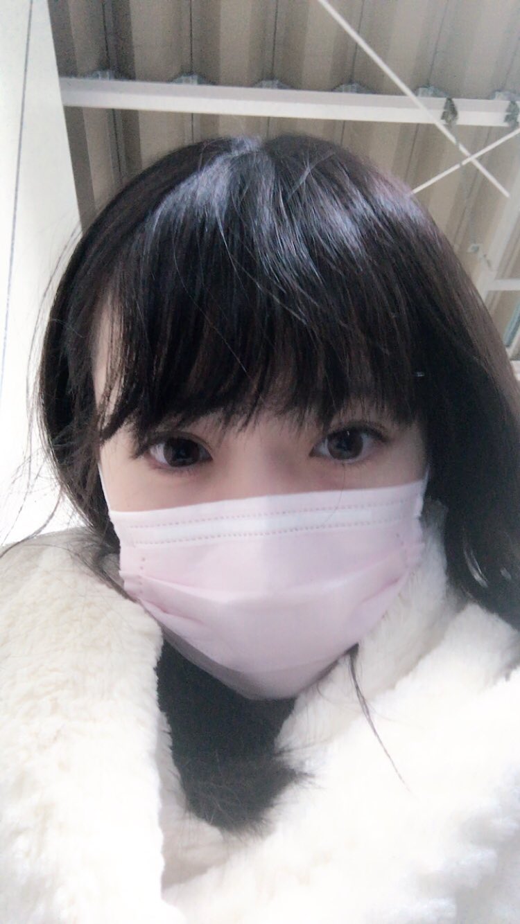 柊 あいか 今日はハニトラレッスンでした ちょっと寝坊して髪の毛ボサボサ すっぴんだったよ 前髪切ったのとすっぴん で行ったからみんな誰か分からなかったって しずにはめっちゃ幼いっ 中学生みたいって言われた 笑 メイクって大事だね 武蔵新城