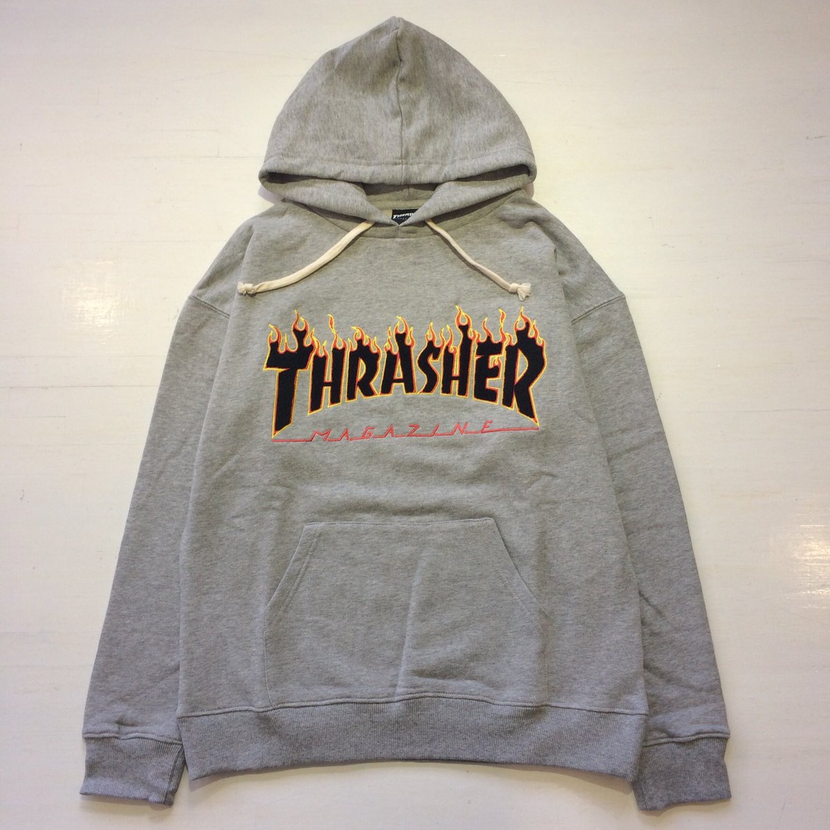 Steelo スティーロ V Twitter Thrasherのプルオーバーパーカー かっこいいフレイムロゴ サガラ刺繍なので ロゴが立体的になっています インパクト大です Thrasher スラッシャー 山梨 河口湖 セレクトショップ Steelo フレイムロゴ T Co