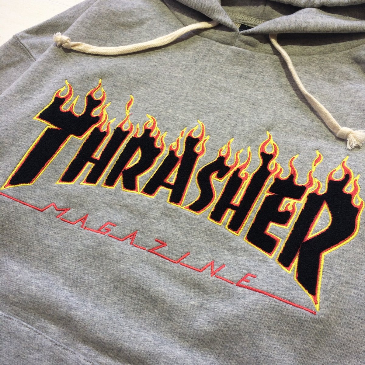 Steelo スティーロ A Twitteren Thrasherのプルオーバーパーカー かっこいいフレイムロゴ サガラ刺繍なので ロゴが立体的になっています インパクト大です Thrasher スラッシャー 山梨 河口湖 セレクトショップ Steelo フレイムロゴ T Co