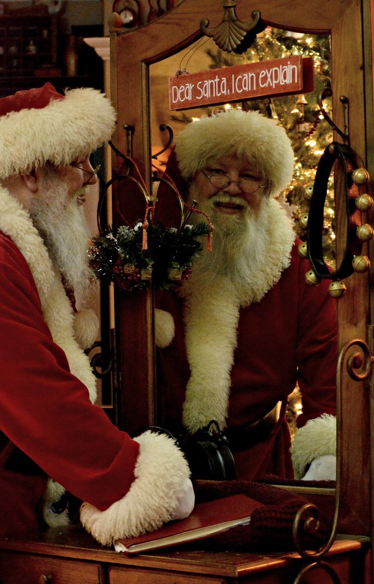 trulysanta's tweet photo. #trulysanta #santaclaus #Christmas #jpphotography #niagara #santamirror https://t.co/ErlhbpEFGi