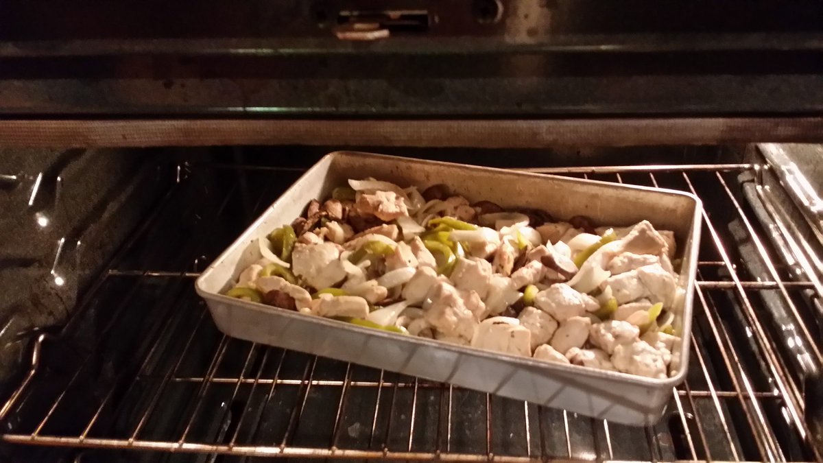 OutlanderC's tweet image. Now for our Cooklander items,  the Chicken Ischia &amp;amp; the Rubin Potatoes, both equally yummy and super easy to make, another big WIN, WIN.@cooklander @OutlanderCast @Writer_DG @SamHeughan @caitrionambalfe @Outlander_STARZ