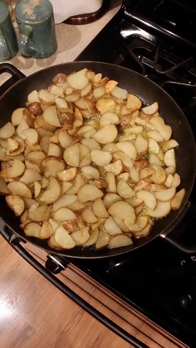 OutlanderC's tweet image. Now for our Cooklander items,  the Chicken Ischia &amp;amp; the Rubin Potatoes, both equally yummy and super easy to make, another big WIN, WIN.@cooklander @OutlanderCast @Writer_DG @SamHeughan @caitrionambalfe @Outlander_STARZ