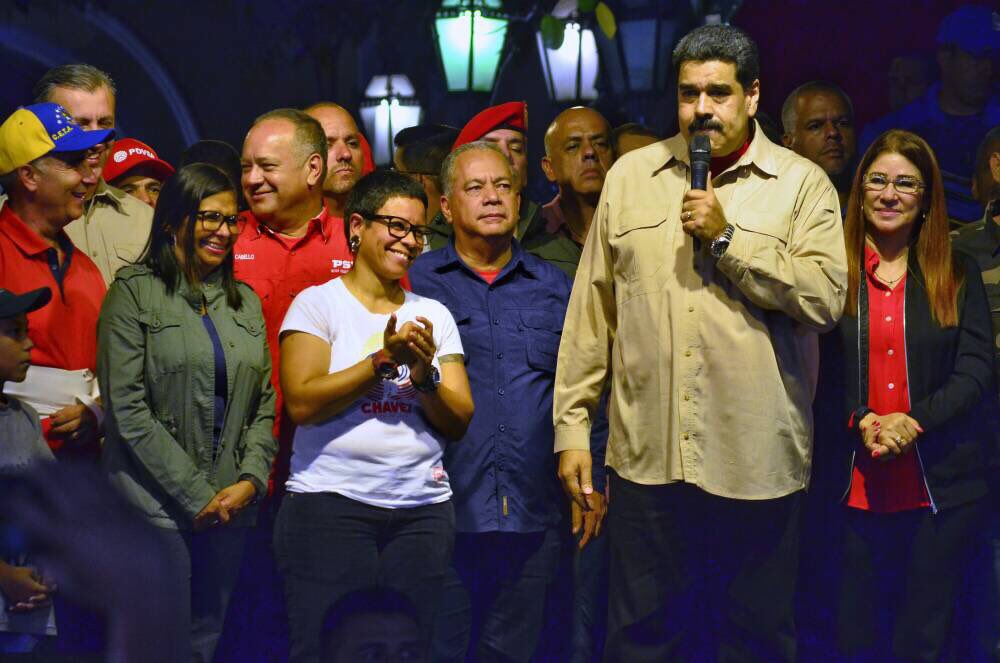 ErikaPSUV's tweet photo. Esta victoria es del pueblo de Caracas! 
En unidad consolidamos La Paz, este triunfo es solo un ensayo para la victoria contundente que tendremos en el 2018!
Que Viva la Victoria del pueblo Bolivariano. https://t.co/SVGAZVXO5E