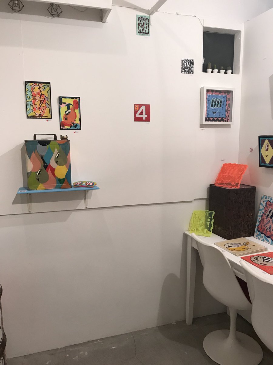 komagome_tama's tweet image. 田端駅北口から坂を登り高台通り商店街へ。面白いギャラリーwishless。
ついこの前まではVinnie nylonのソロ個展がありました。展示の作品はほぼ売約済みとのこと。ジンが置いてあったので2冊ほど購入。こういうギャラリーもっと増えればいいのにな！
#wishless