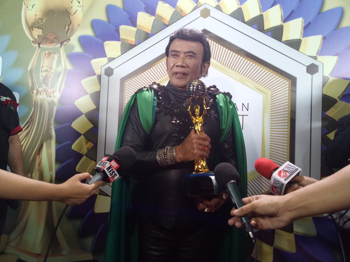 Selamat Ulang Tahun untuk Rhoma Irama yang ke-70!

Yuk! Saksikan kemeriahan perayaan ulang tahun Bang Haji di #KonserSangLegenda malam ini, pukul 19.00 WIB, hanya di Indosiar