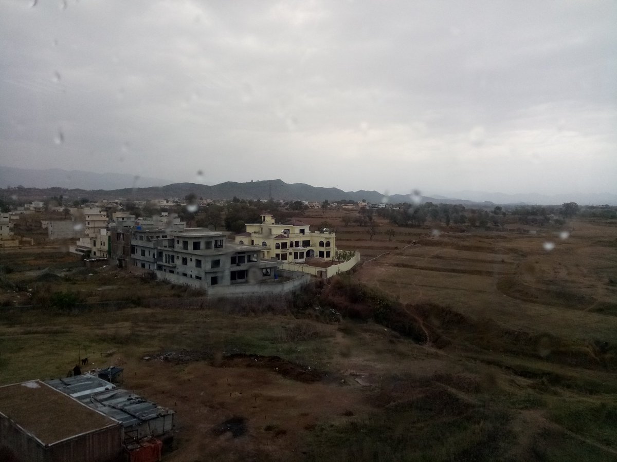 Fahad4014's tweet photo. Islamabad today. 
#Winter
#FirstRain https://t.co/Roqs6yPmuW
