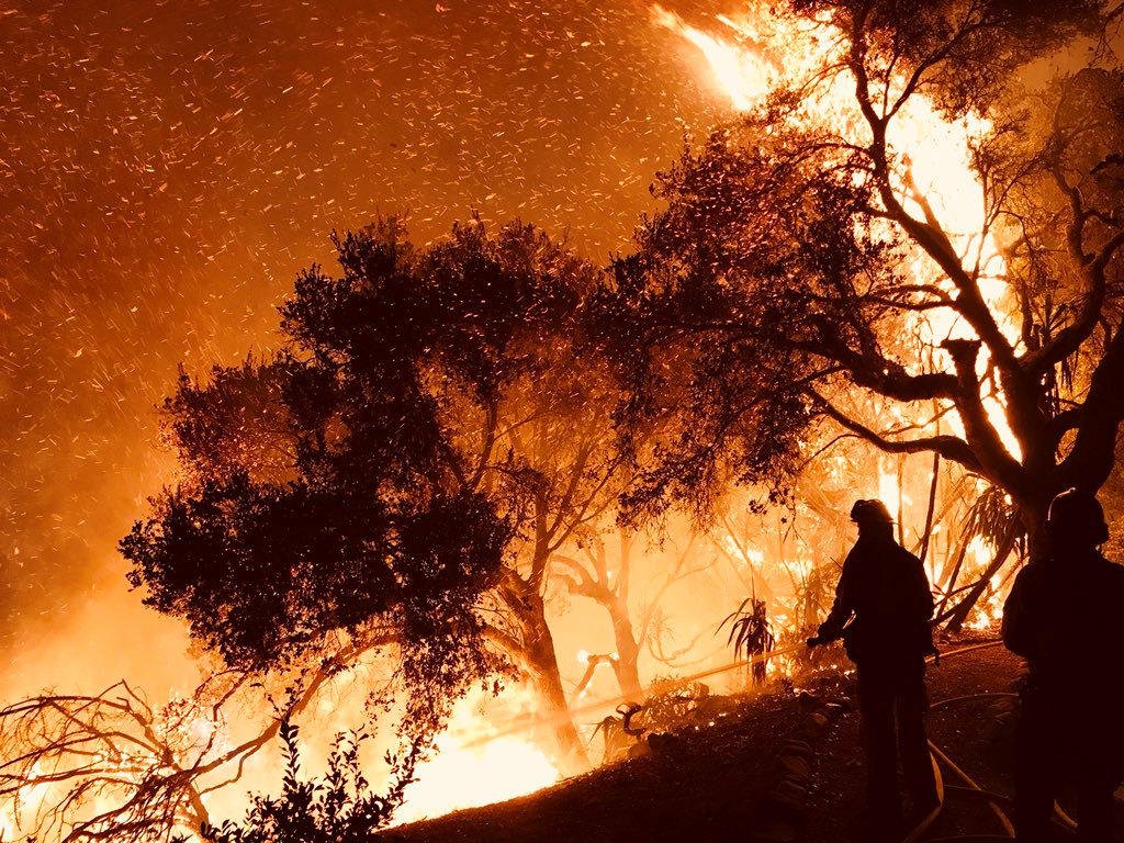 DroneFans's tweet photo. FAA warns against flying #drones near California wildfires - CBS News https://t.co/34fUis8ClR #dronegear #dronefans #fly https://t.co/4g9QwO8C0H