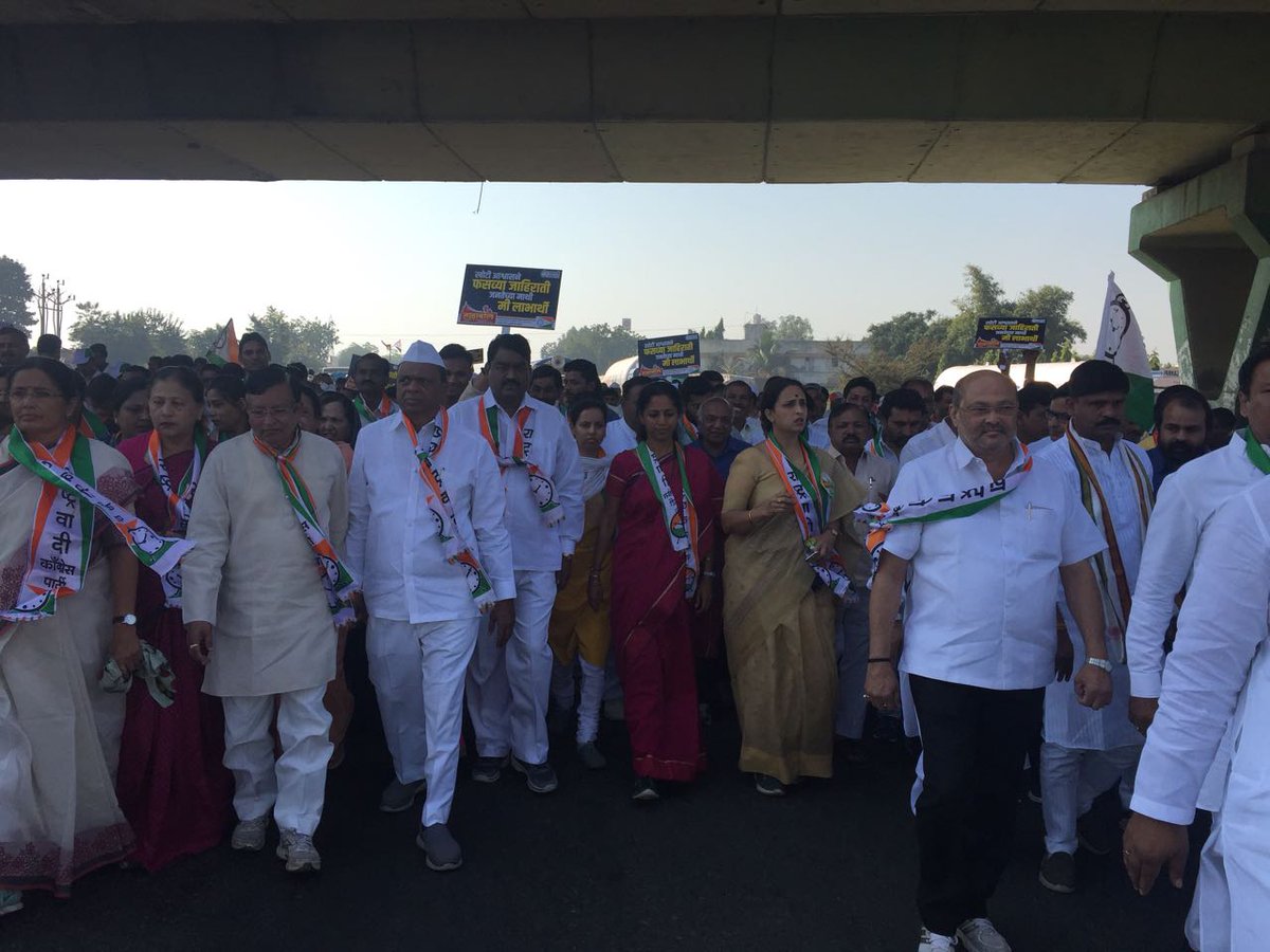 NCPspeaks's tweet photo. खापरी, #नागपूर येथून #हल्लाबोल पदयात्रेच्या अकराव्या दिवसाची जोरदार सुरुवात... @SunilTatkare @AjitPawarSpeaks  @supriya_sule @dhananjay_munde @Jayant_R_Patil @Dwalsepatil @chitrancp @shindespeaks @ishwarbalbudhe1 https://t.co/VZJwMKq59b