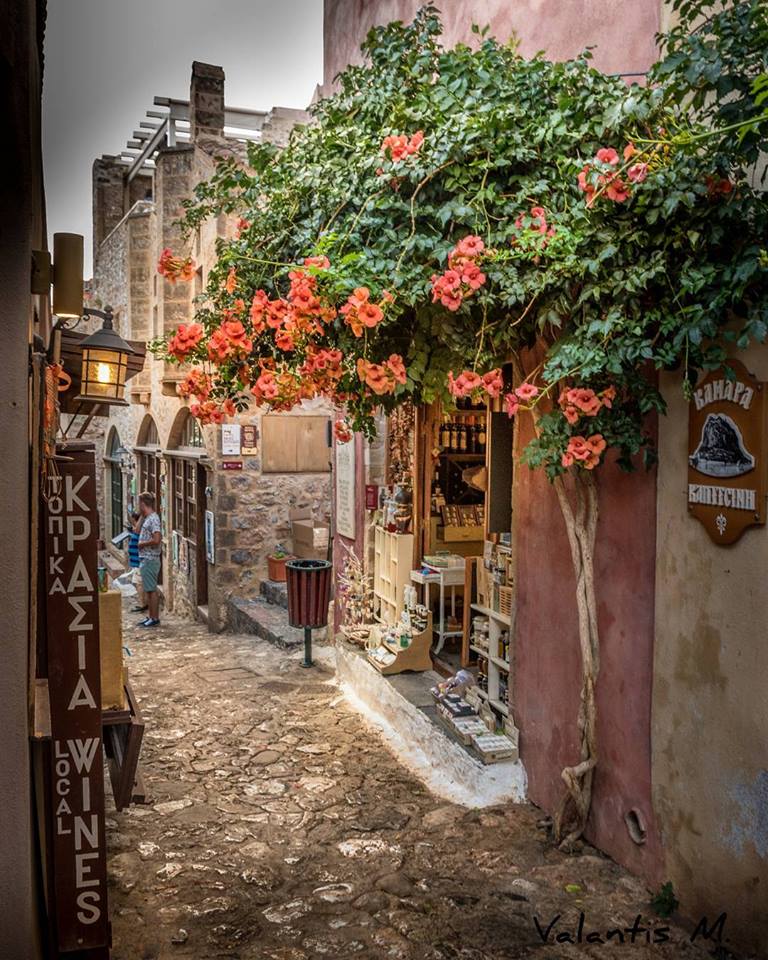 Καλημέρα με Αγάπη...❤️
   ...να κυλήσει όμορφα η εβδομάδα...😊
...με ελπίδα, αισιοδοξία κ γιορτινή διάθεση...!!🎄🙏

Εύχομαι να είστε όλοι καλά...!!!😉
...Monemvasia... a magnificent fairytale castle, Greece...❤️🇬🇷