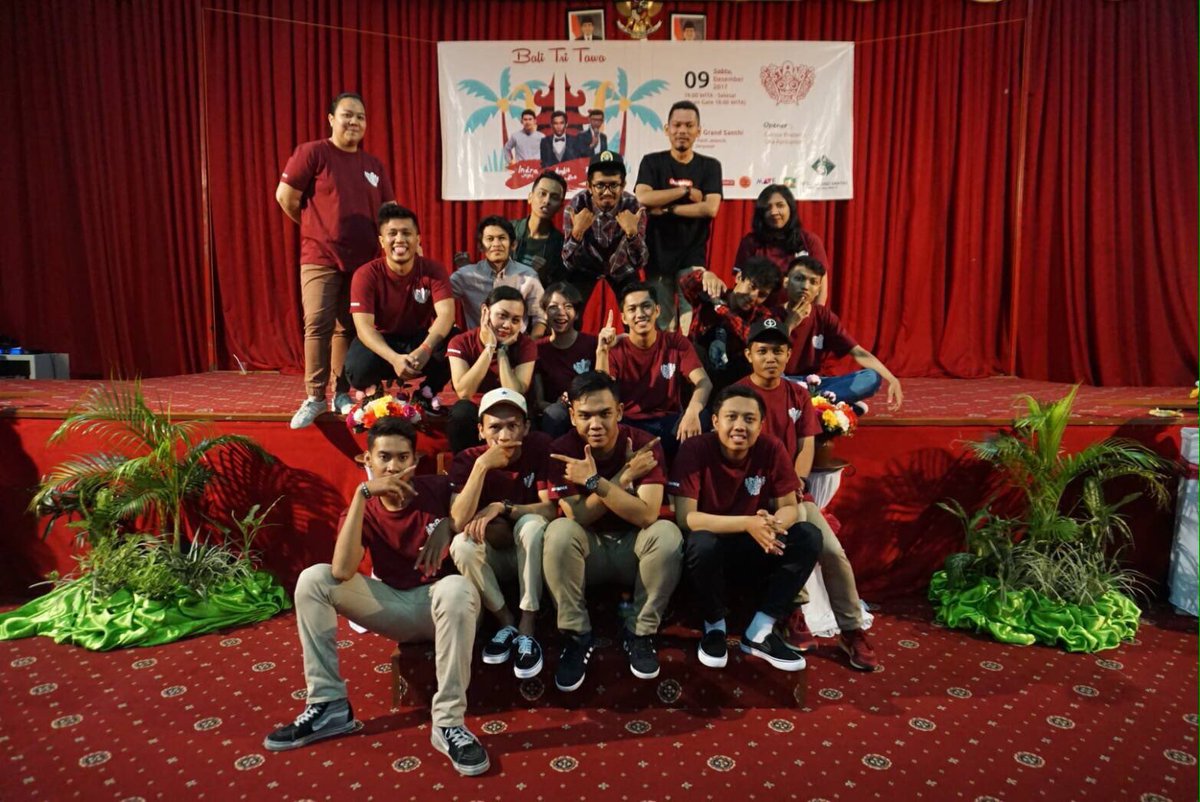 jayanthipemayun's tweet photo. SOLID SQUAD !!! @StandUpIndoBALI @latiefpingsan @OMIIKK #BTT2017 suksma para pengisi acara @indrajegel @ArditErwandha @ridwanremin https://t.co/eVexCFGovZ