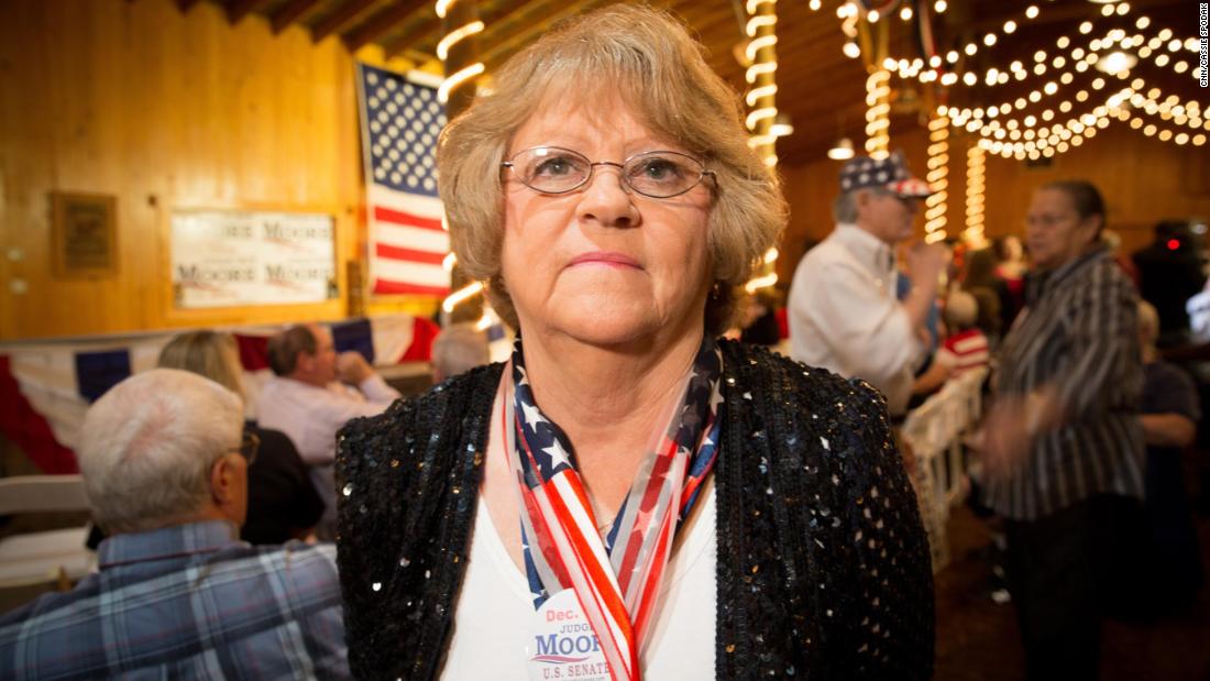 CNNPolitics's tweet image. Alabama voters struggle with whether to support Roy Moore cnn.it/2yXFRDx