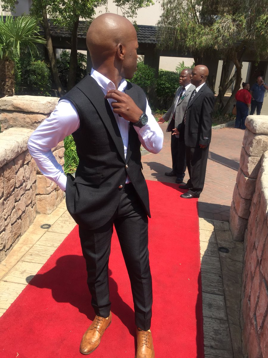 MrAmazingstylis's tweet photo. Be unique on MrAmazing touch  suit ,very suitable for any weather #Amazingtouch #dontforgivethem.. all colours available . Instagram mramazing_the_stylist . Text 0789358560 https://t.co/zHLD7WbBW5